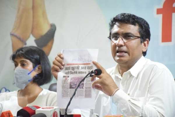 शराब की दुकानें खोलने के विरोध में दिल्ली कांग्रेस सड़कों पर